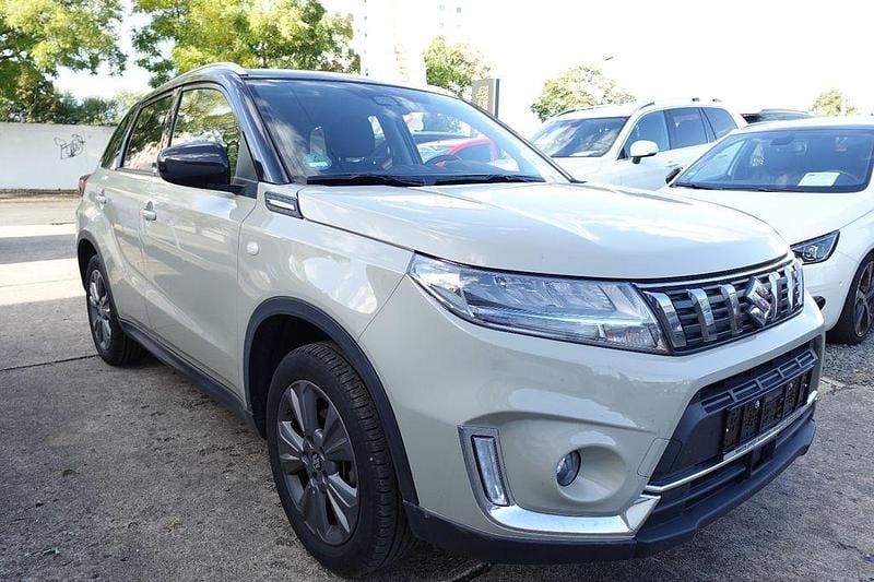 Grau Gebraucht 2020 Suzuki Vitara Comfort SUV | 16.490 € (Superpreis) - Bild 1/4