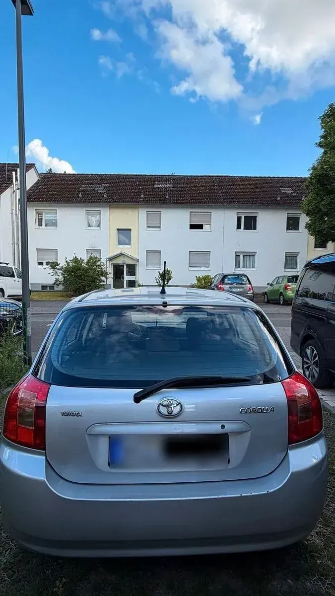 Używany Toyota Corolla 97 KM (71 kW) 2004 Srebrny Hatchback