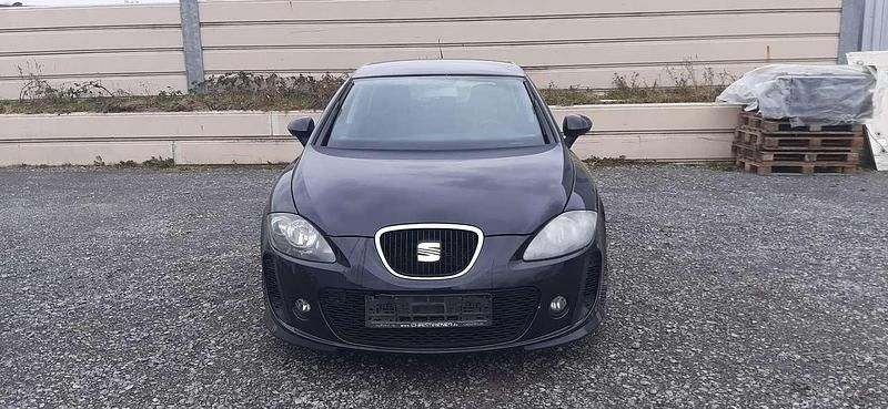 Gebraucht Seat Leon Reference 125 PS (91 kW) 2011 Rojo emocion Kleinwagen