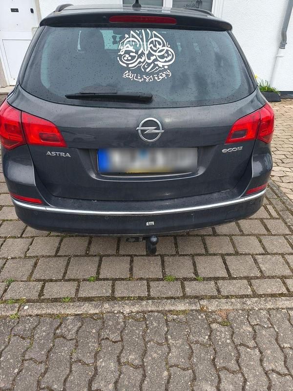 Gebraucht Opel Astra Edition 136 PS (100 kW) 2014 Grau Kombi