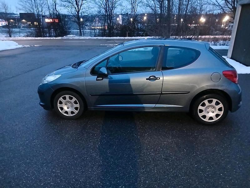 Gebraucht Peugeot 207 88 PS (64 kW) 2006 Grau Kleinwagen