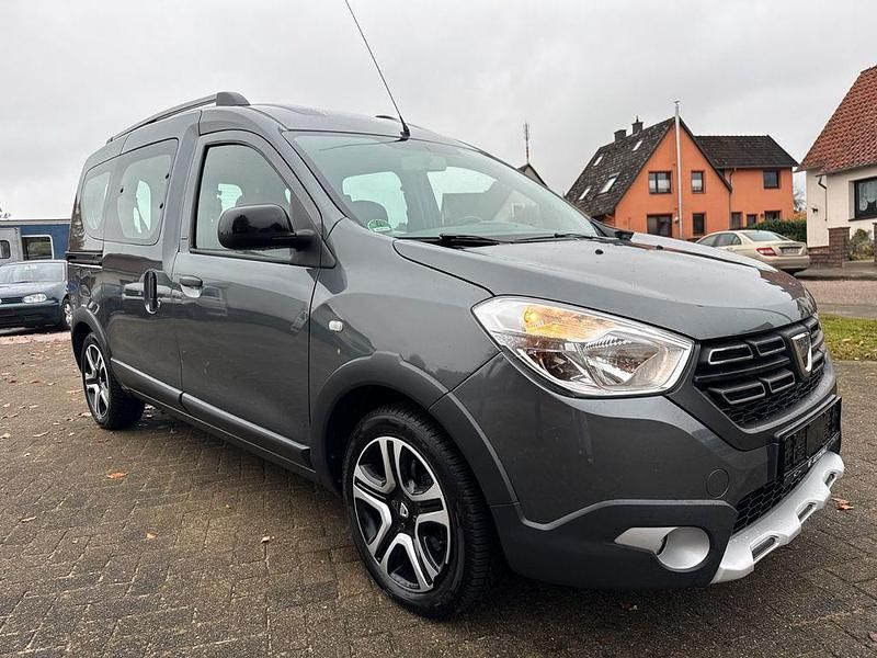 Gebraucht Dacia Dokker Celebration 116 PS (85 kW) 2018 Grau Van / Kleinbus