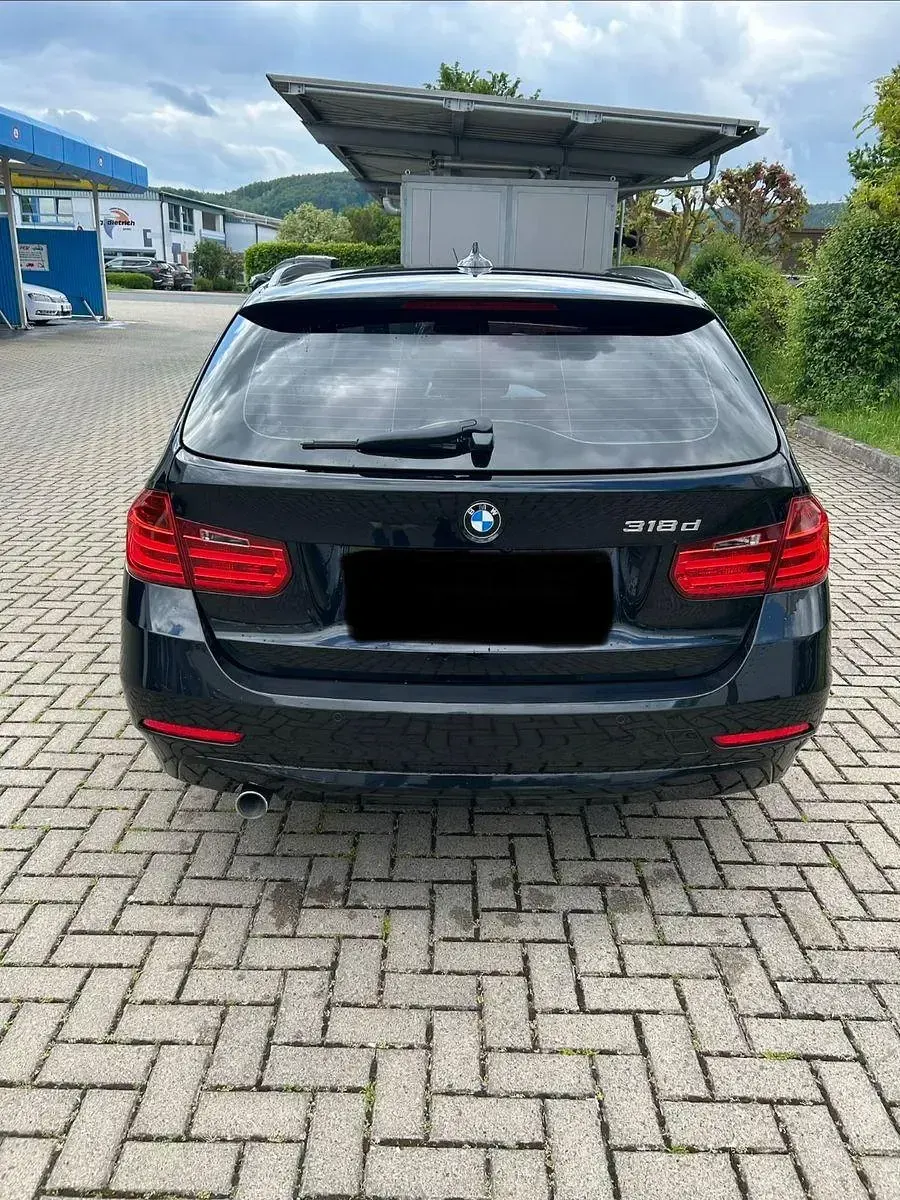 Gebraucht BMW 318 Luxury Line 143 PS (105 kW) 2013 Schwarz Limousine