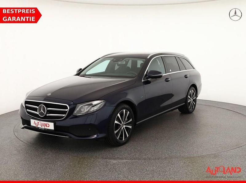 Blau Gebraucht 2020 Mercedes E300 Avantgarde Limousine | 30.990 € (Fairer Preis) - Bild 1/4