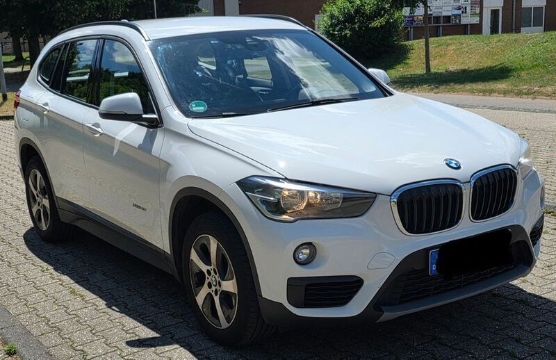 Weiß Gebraucht 2017 BMW X1 SUV | 12.850 € (Fairer Preis) - Bild 1/4