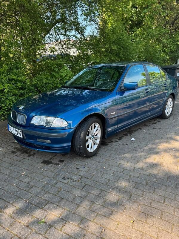 Blau Gebraucht 2001 BMW 320 Limousine | 1.850 € (Guter Preis) - Bild 1/4