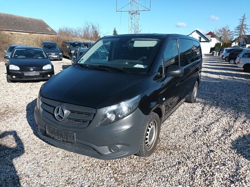 Schwarz Gebraucht 2019 Mercedes Vito Van / Kleinbus | 20.500 € (Guter Preis) - Bild 1/4