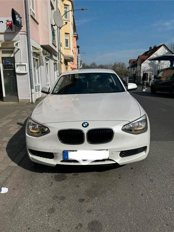 Weiß Gebraucht 2013 BMW 116 Kleinwagen | 6.999 € (Guter Preis) - Bild 1/4
