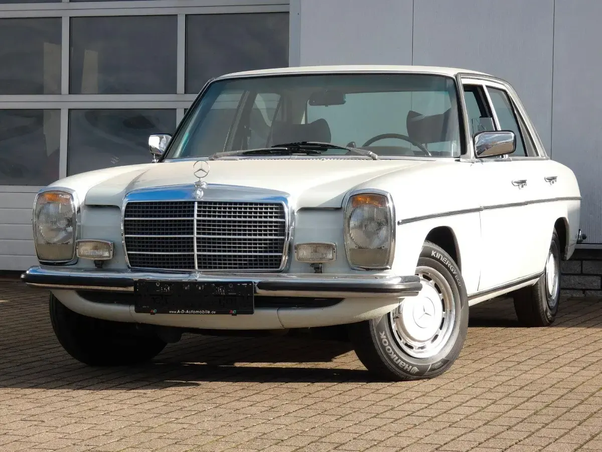 Gebraucht Mercedes 200/8 95 PS (69 kW) 1975 Weiß Limousine