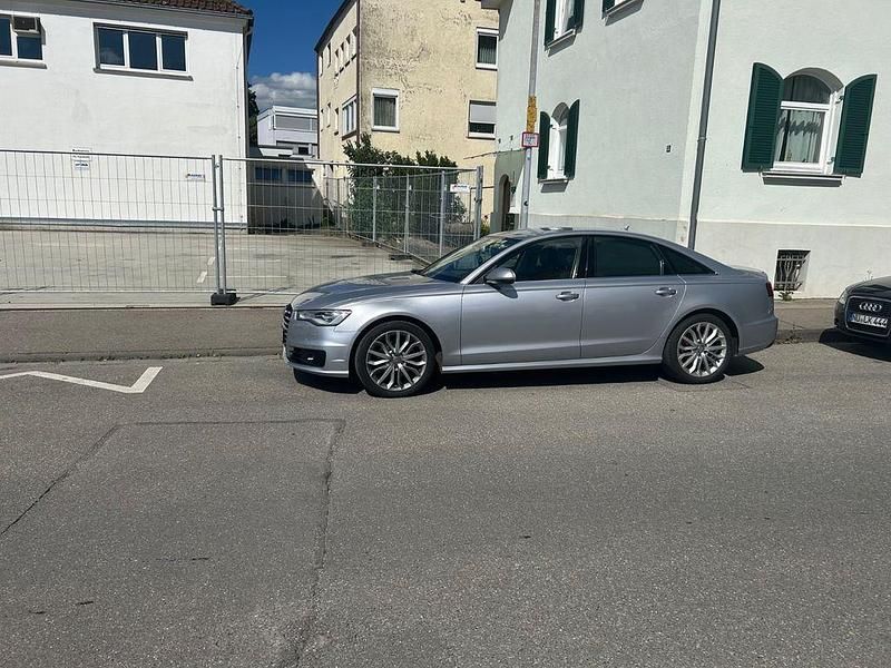 Silber Gebraucht 2015 Audi A6 Ambiente Limousine | 19.000 € - Bild 1/4