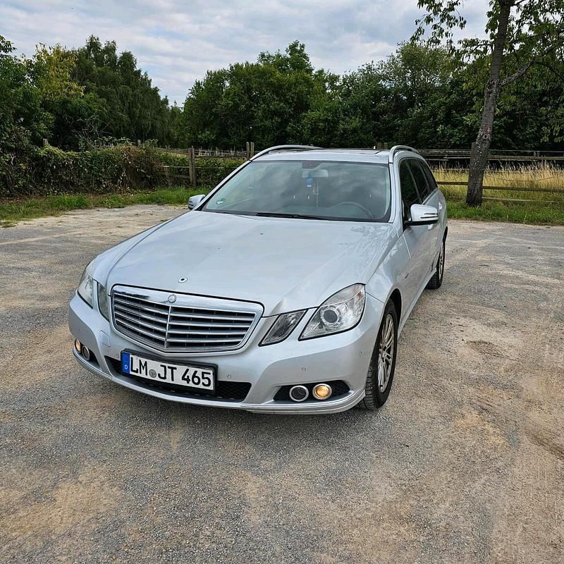 Silber Gebraucht 2010 Mercedes E220 Elegance Kombi | 3.800 € (Superpreis) - Bild 1/4