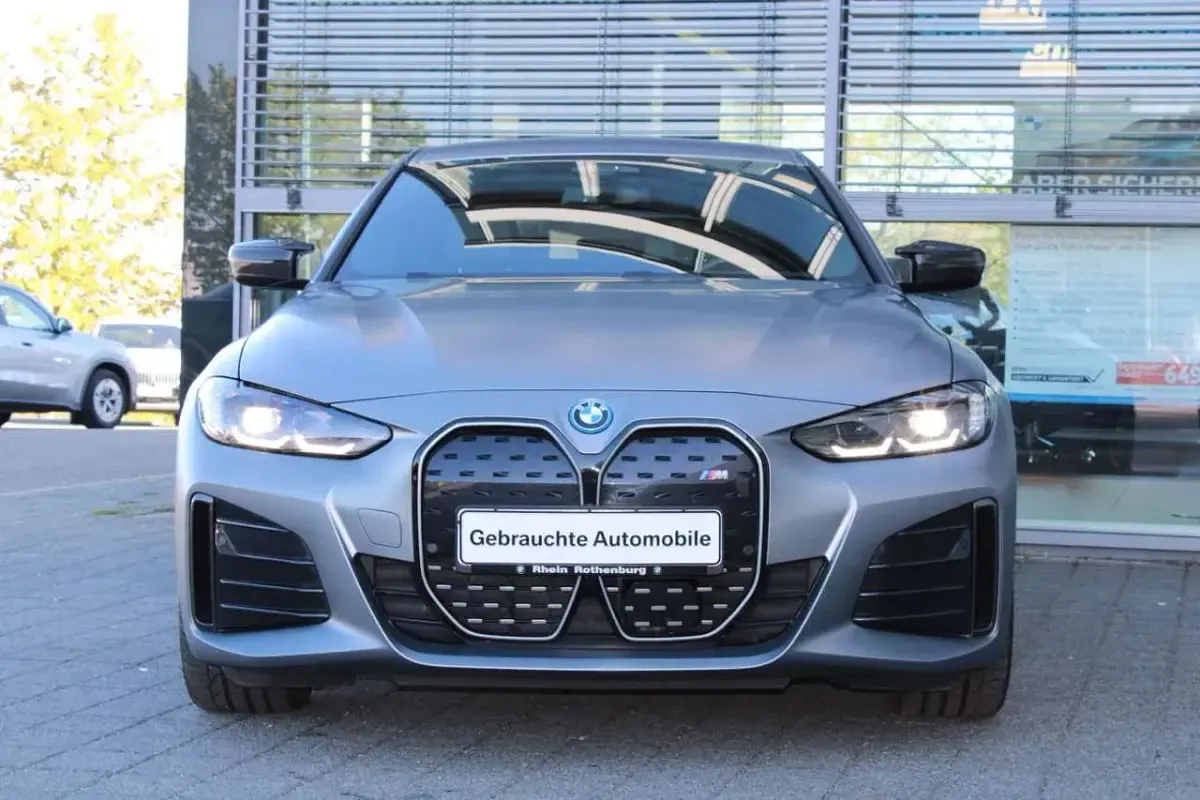 Gebraucht BMW i4 M Sport 350 kW (476 PS) 2023 Bmw individual frozen pure gre Limousine