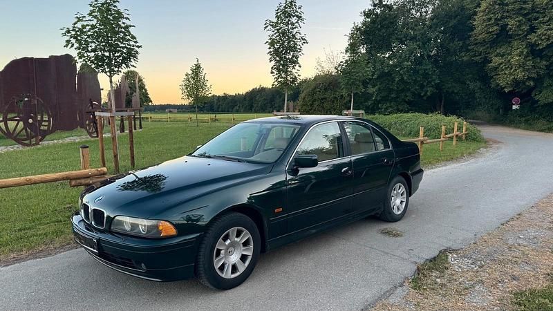 Grün Gebraucht 2002 BMW 520 Limousine | 2.750 € (Superpreis) - Bild 1/4