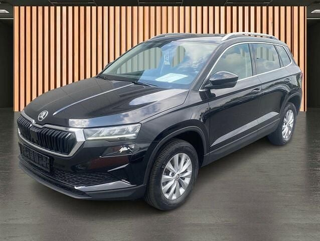 Schwarz schwarzmagic perleffekt (metallic) Gebraucht 2023 Skoda Karoq Ambition SUV | 26.350 € (Superpreis) - Bild 1/2