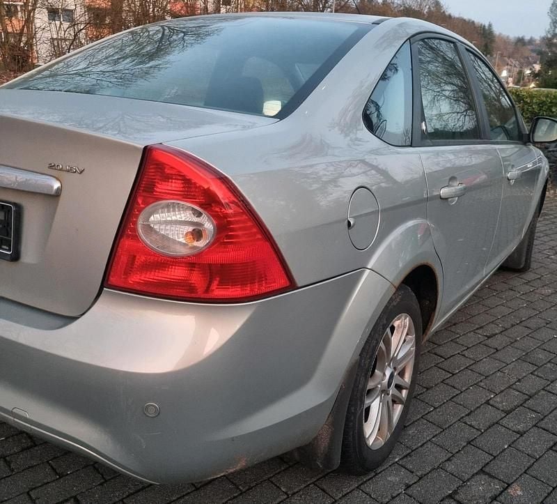 Gebraucht Ford Focus 145 PS (106 kW) 2010 Grau Limousine