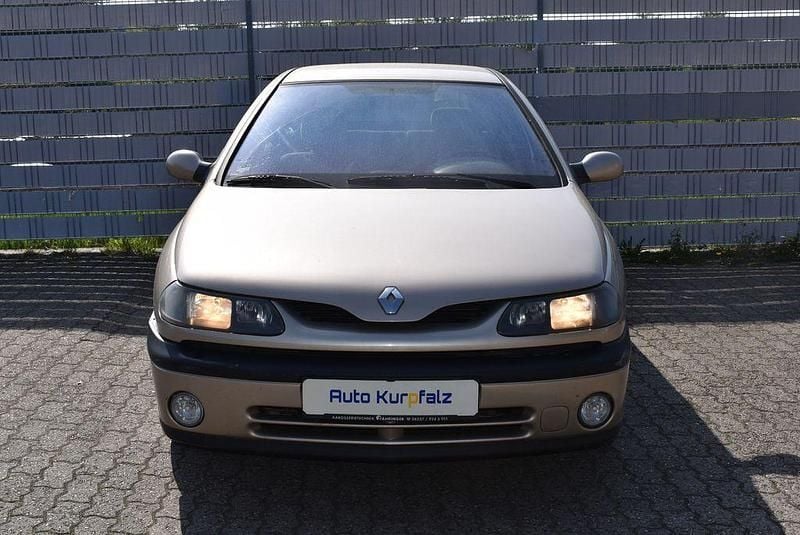 Brugt Renault Laguna 114 HK (83 kW) 1999 Gul Sedan