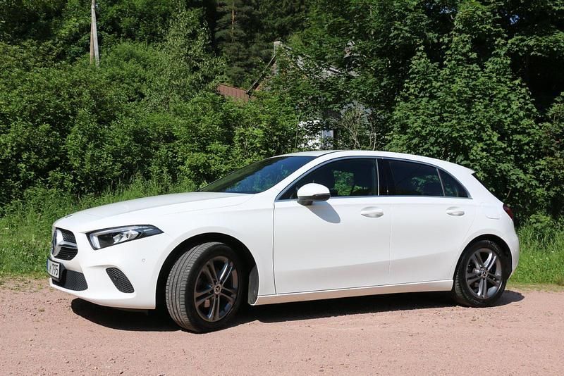 Weiß Gebraucht 2019 Mercedes A180 Kleinwagen | 21.500 € (Fairer Preis) - Bild 1/4