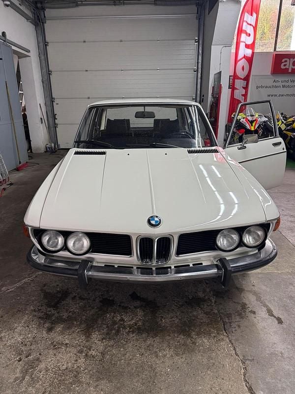 Weiß Gebraucht 1973 BMW 2500 Limousine | 14.900 € - Bild 1/4