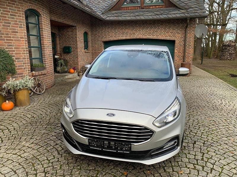 Silber Gebraucht 2023 Ford S-MAX S Van / Kleinbus | 12.699 € (Fairer Preis) - Bild 1/4