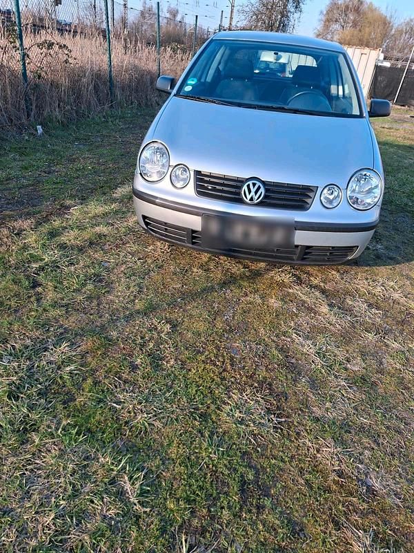 Gebraucht VW Polo 64 PS (47 kW) 2002 Silber Kleinwagen