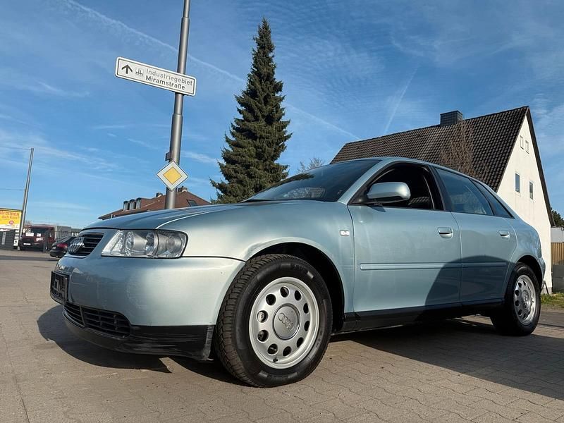 Używany Audi A3 Design 101 KM (74 kW) 2001 Niebieski Hatchback