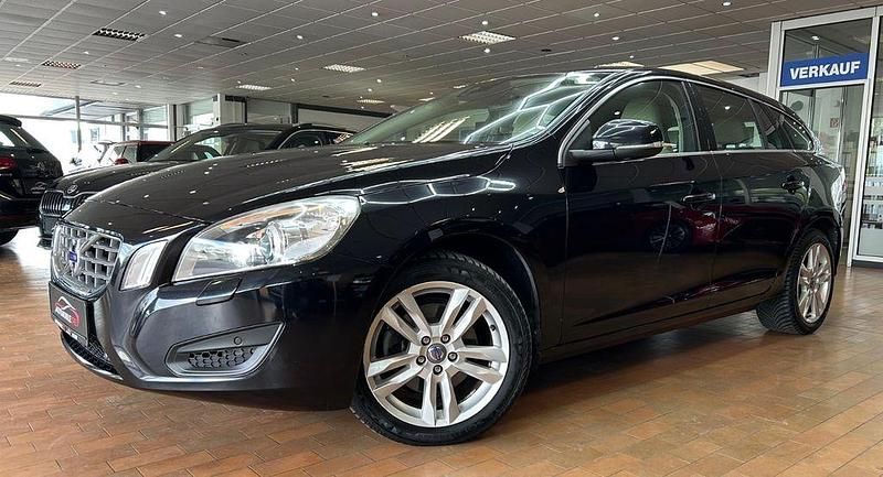 Gebraucht Volvo V60 Momentum 150 PS (110 kW) 2012 Schwarz Kombi