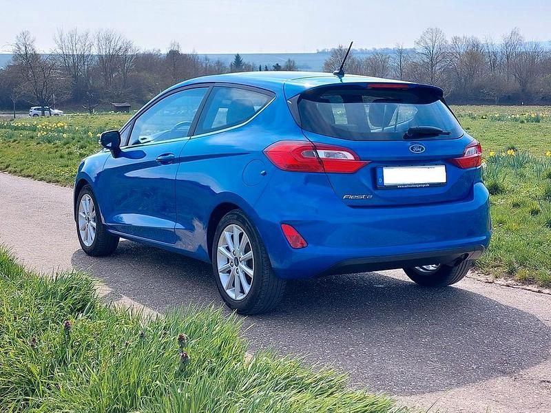 Gebraucht Ford Fiesta Titanium 101 PS (74 kW) 2019 Blau Kleinwagen