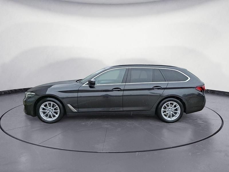 Gebraucht BMW 520 190 PS (139 kW) 2023 Grau Kombi
