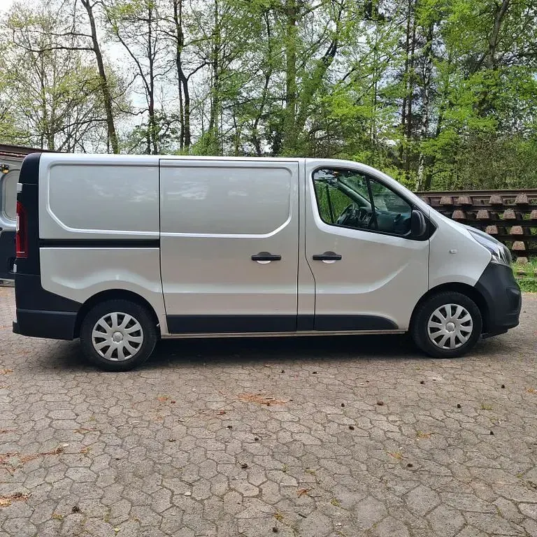Gebraucht Opel Vivaro 125 PS (91 kW) 2018 Silber Van / Kleinbus