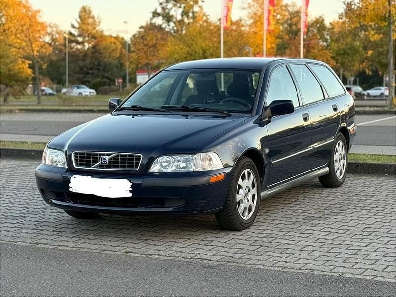 Blau Gebraucht 2004 Volvo V40 Kombi | 1.500 € (Fairer Preis) - Bild 1/4