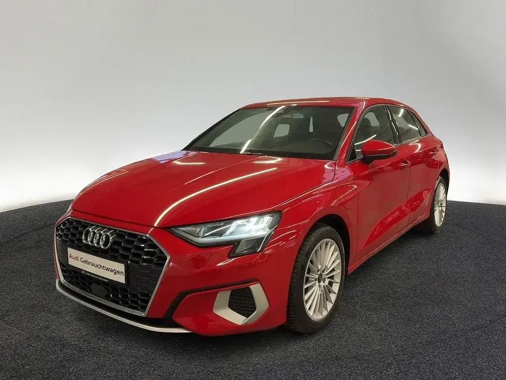 Second-hand Audi A3 Advanced Plus 204 CP (150 kW) 2022 Roșu Berlinǎ