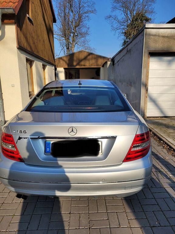 Gebraucht Mercedes C180 156 PS (114 kW) 2011 Silber Coupé