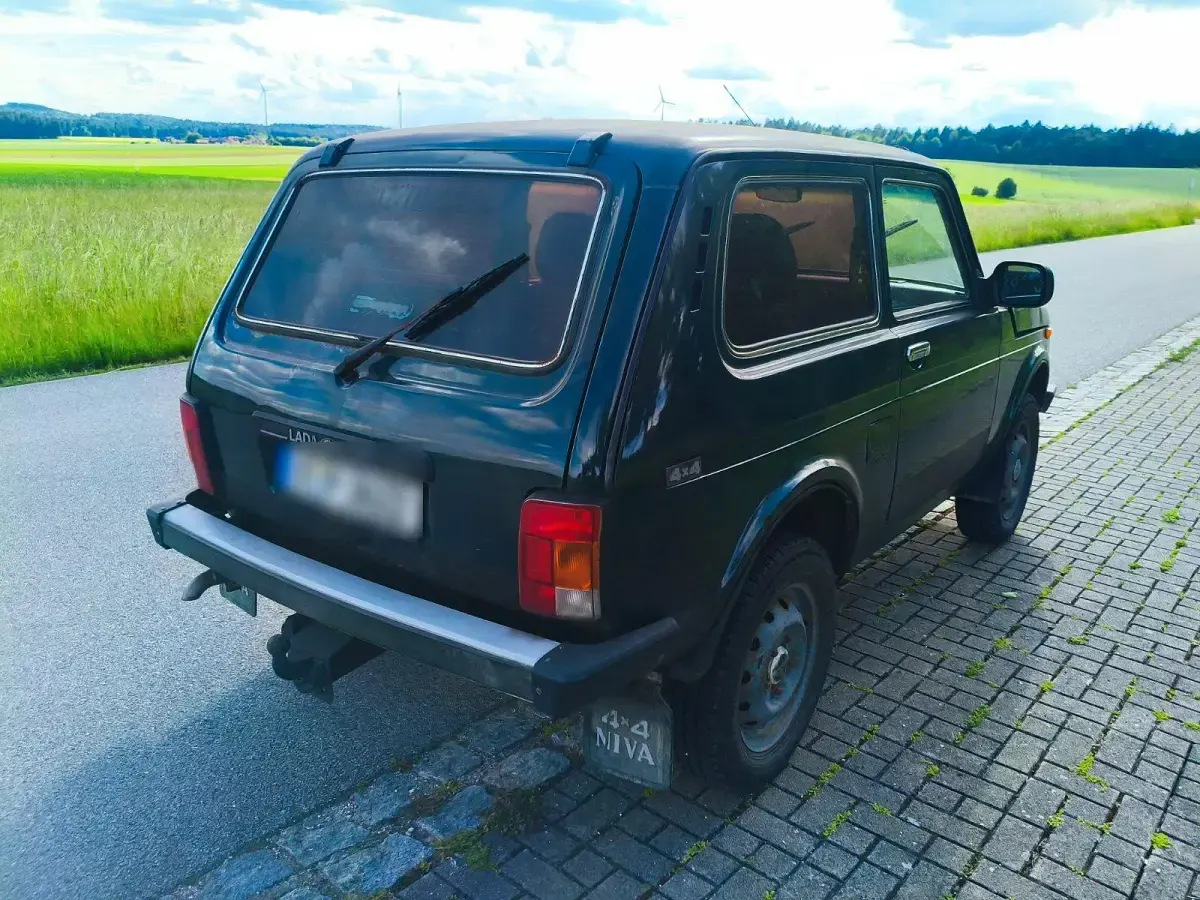 Gebraucht Lada niva 82 PS (60 kW) 2009 Grün SUV