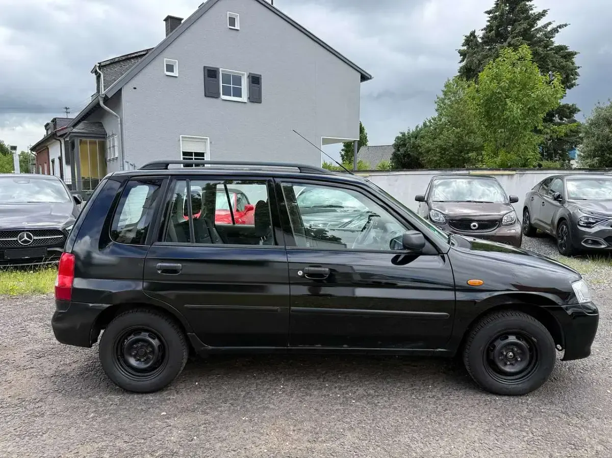 Gebraucht Mazda Demio 63 PS (46 kW) 2002 Schwarz Kleinwagen