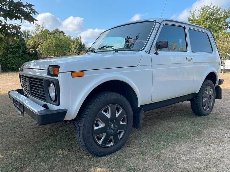 Weiß Gebraucht 2010 Lada niva SUV | 5.200 € (Guter Preis) - Bild 1/4