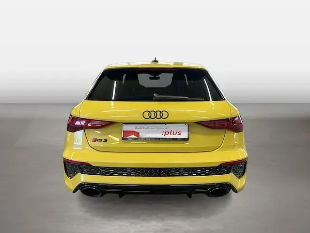 Gebraucht Audi RS3 Sportback Ambiente 400 PS (294 kW) 2023 Pythongelb metallic Kleinwagen