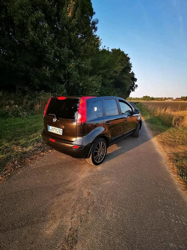 Schwarz Gebraucht 2006 Nissan Note Van / Kleinbus | 5.350 € (Teuer) - Bild 1/4