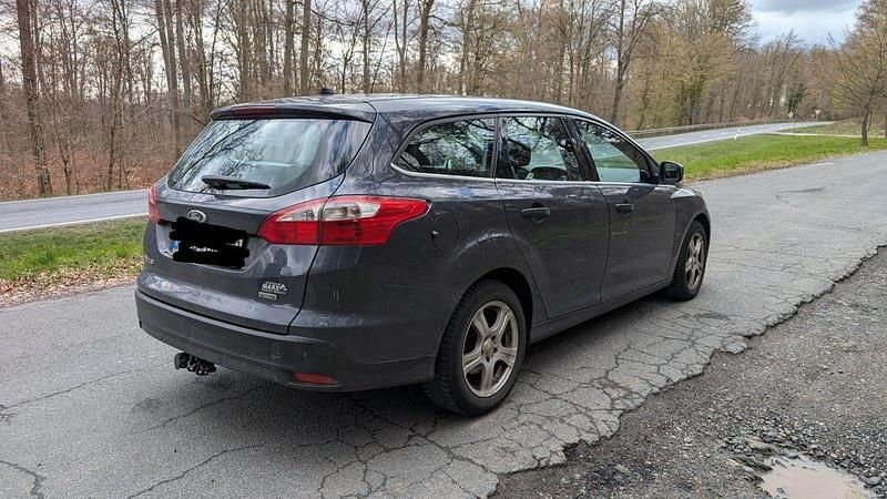 Gebraucht Ford Focus Trend 116 PS (85 kW) 2011 Grau Kombi