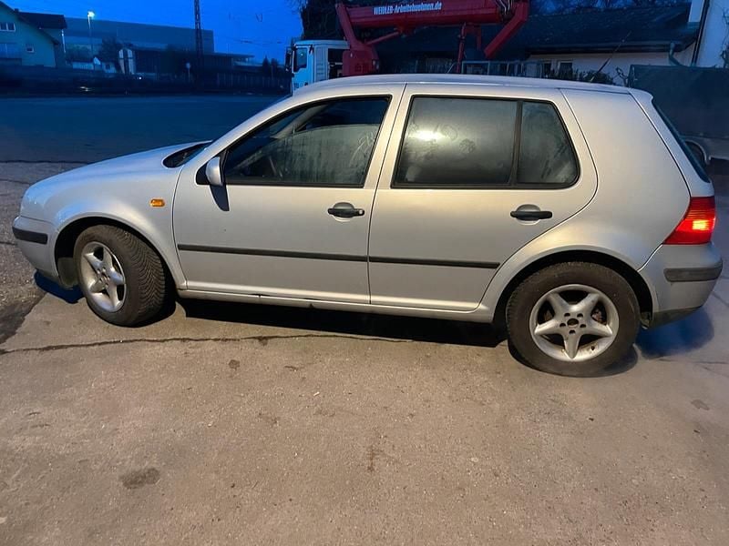 Gebraucht VW Golf IV 101 PS (74 kW) 1998 Silber Kleinwagen