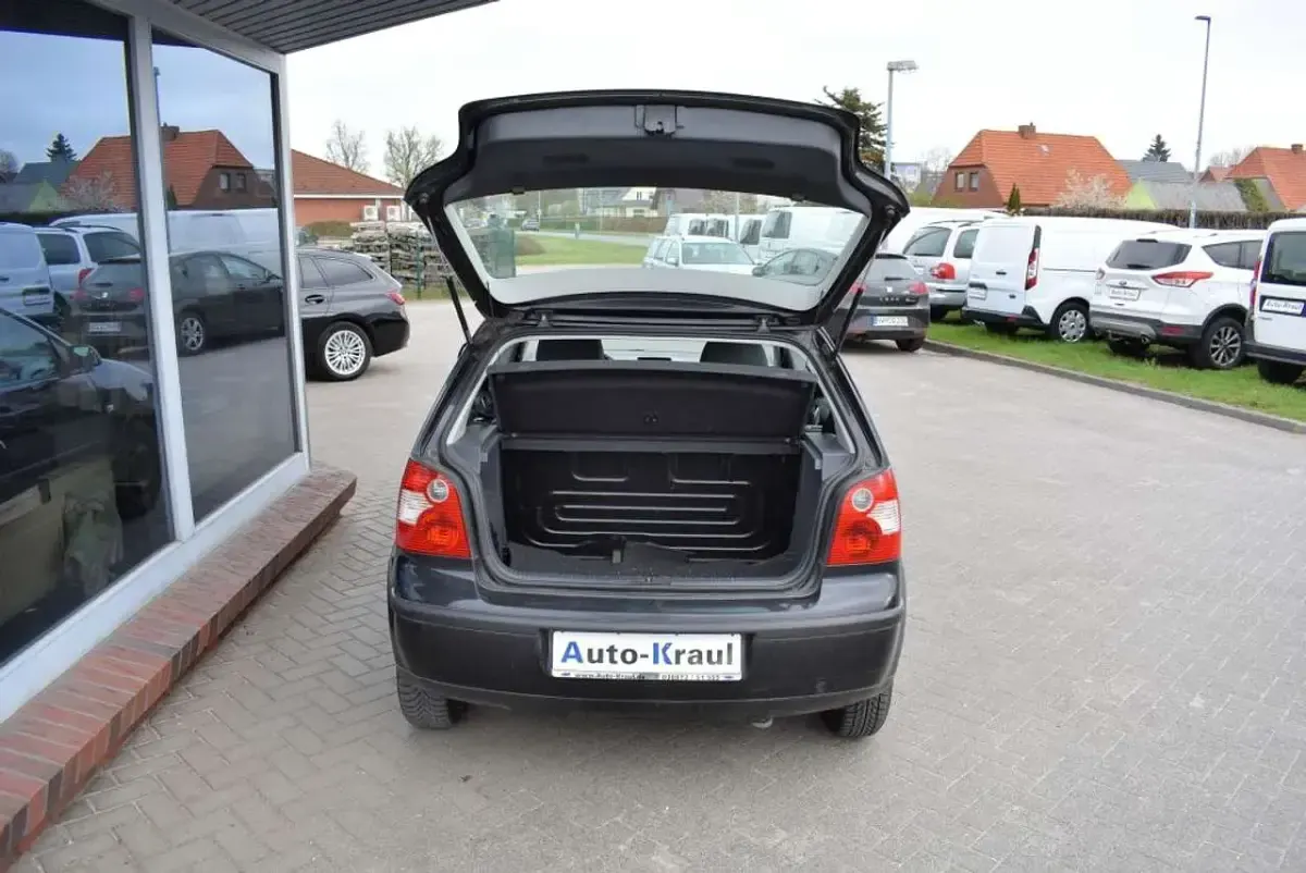 Gebraucht VW Polo Basis 64 PS (47 kW) 2003 Panther schwarz Kleinwagen