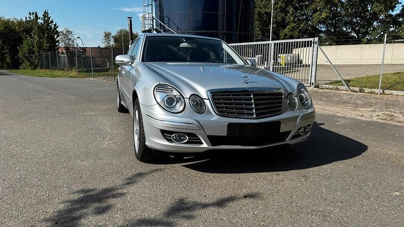 Silber Gebraucht 2007 Mercedes E280 Limousine | 10.790 € (Teuer) - Bild 1/4
