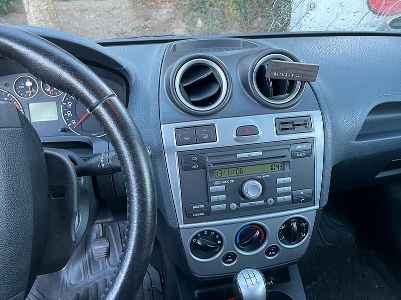 Rot Gebraucht 2006 Ford Fiesta Kleinwagen | 1.100 € - Bild 1/4