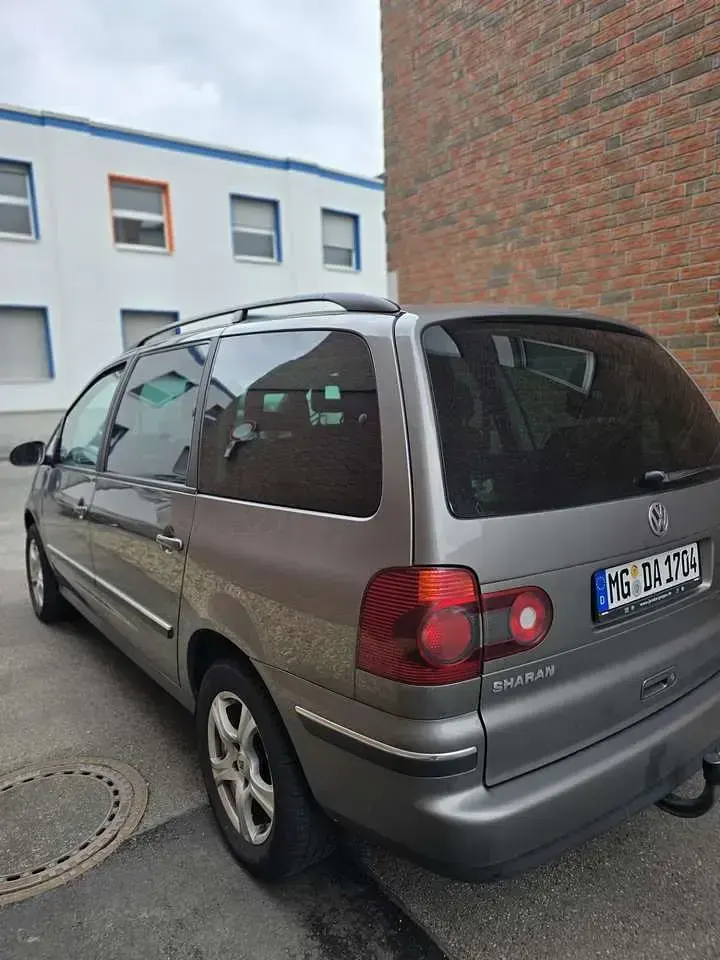 Gebraucht VW Sharan Comfortline 140 PS (102 kW) 2009 Grau Van / Kleinbus