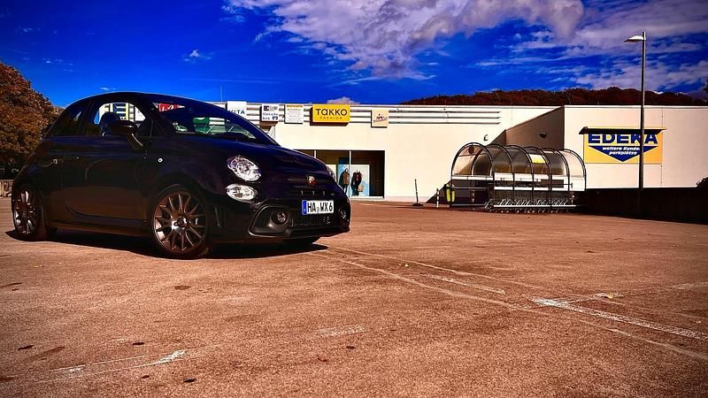 Schwarz Gebraucht 2022 Abarth 595 Turismo Kleinwagen | 27.500 € (Etwas zu teuer) - Bild 1/4