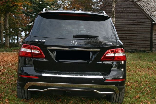 Gebraucht Mercedes ML250 204 PS (150 kW) 2014 Schwarz metallic SUV