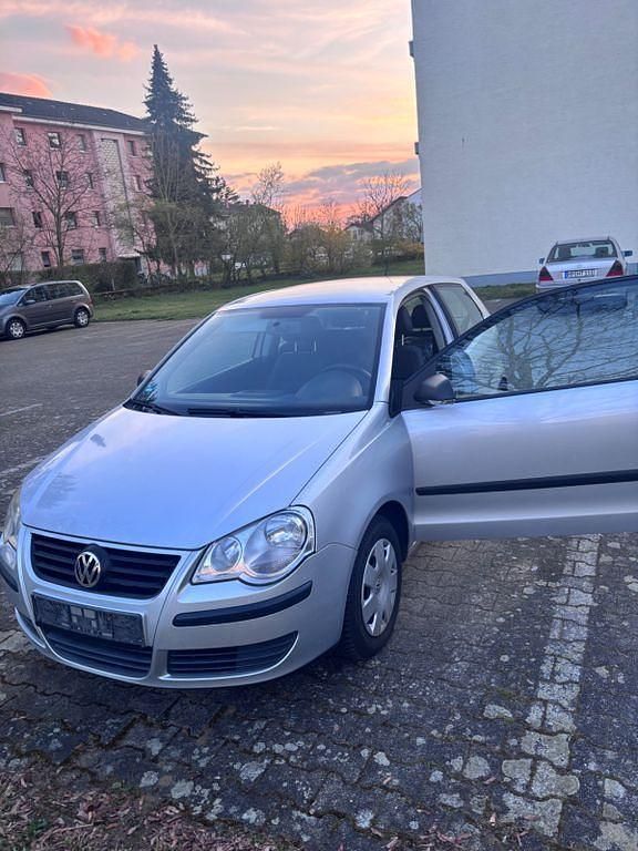 Grau Gebraucht 2007 VW Polo Trendline Limousine | 3.750 € (Teuer) - Bild 1/4