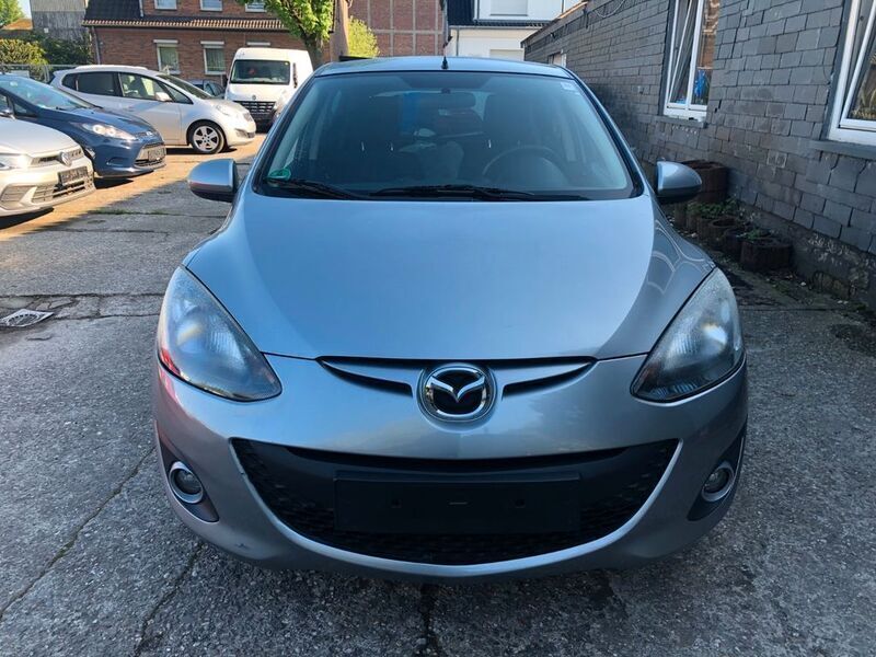 Silber Gebraucht 2012 Mazda 2 Edition Limousine | 4.690 € (Fairer Preis) - Bild 1/4