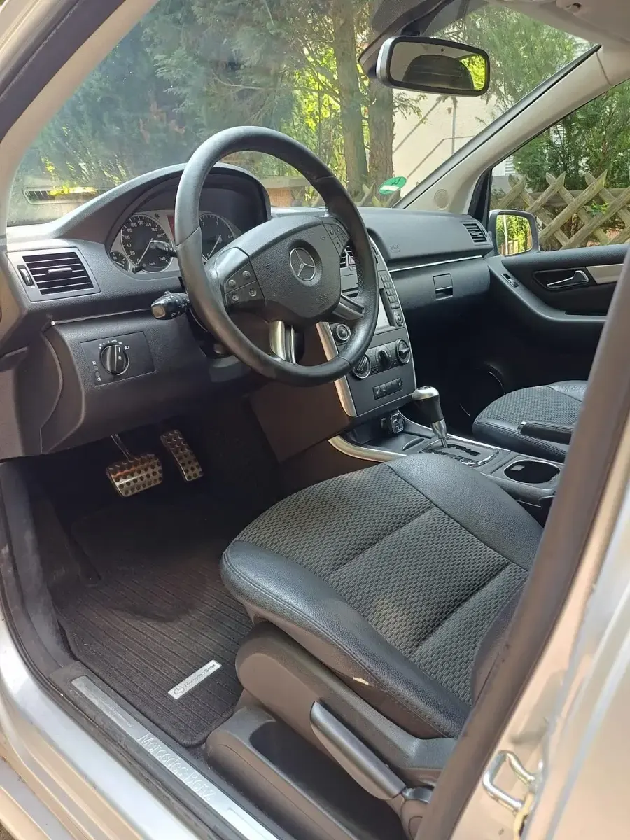 Gebraucht Mercedes B180 109 PS (80 kW) 2010 Silber Van / Kleinbus