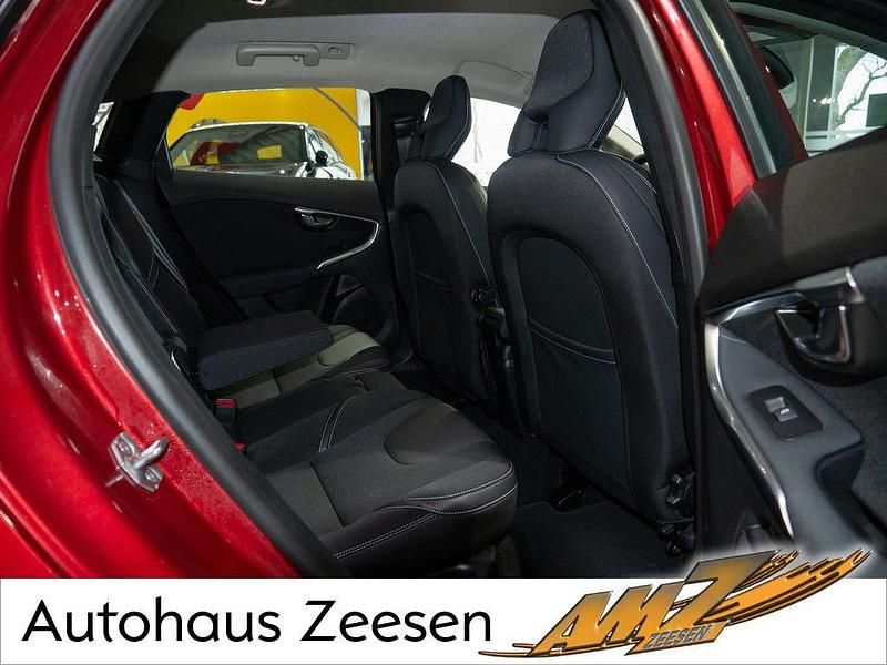 Gebraucht Volvo V40 Momentum 152 PS (111 kW) 2017 Other Limousine