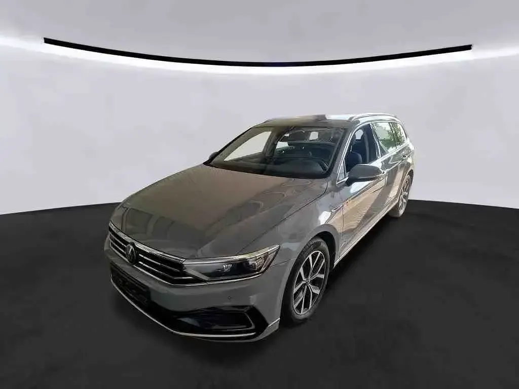 Gebraucht VW Passat GTE 218 PS (160 kW) 2022 Mondsteingrau Kombi